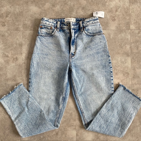 Abercrombie & Fitch Denim - Abercrombie and fitch curve love high rise mom jeans